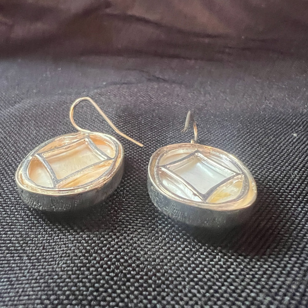 Artisan Mother Of Pearl Sea Life Earrings Vintage Style Oval Dangle Boho Coastal - Picture 5 of 9